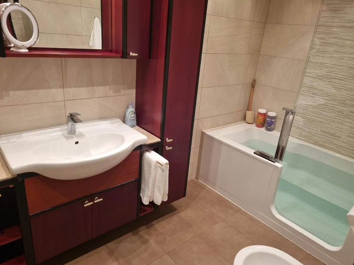 Villa With Private Sauna And Jacuzzi, 8 Min From Schloss Schoebrunn Vienna