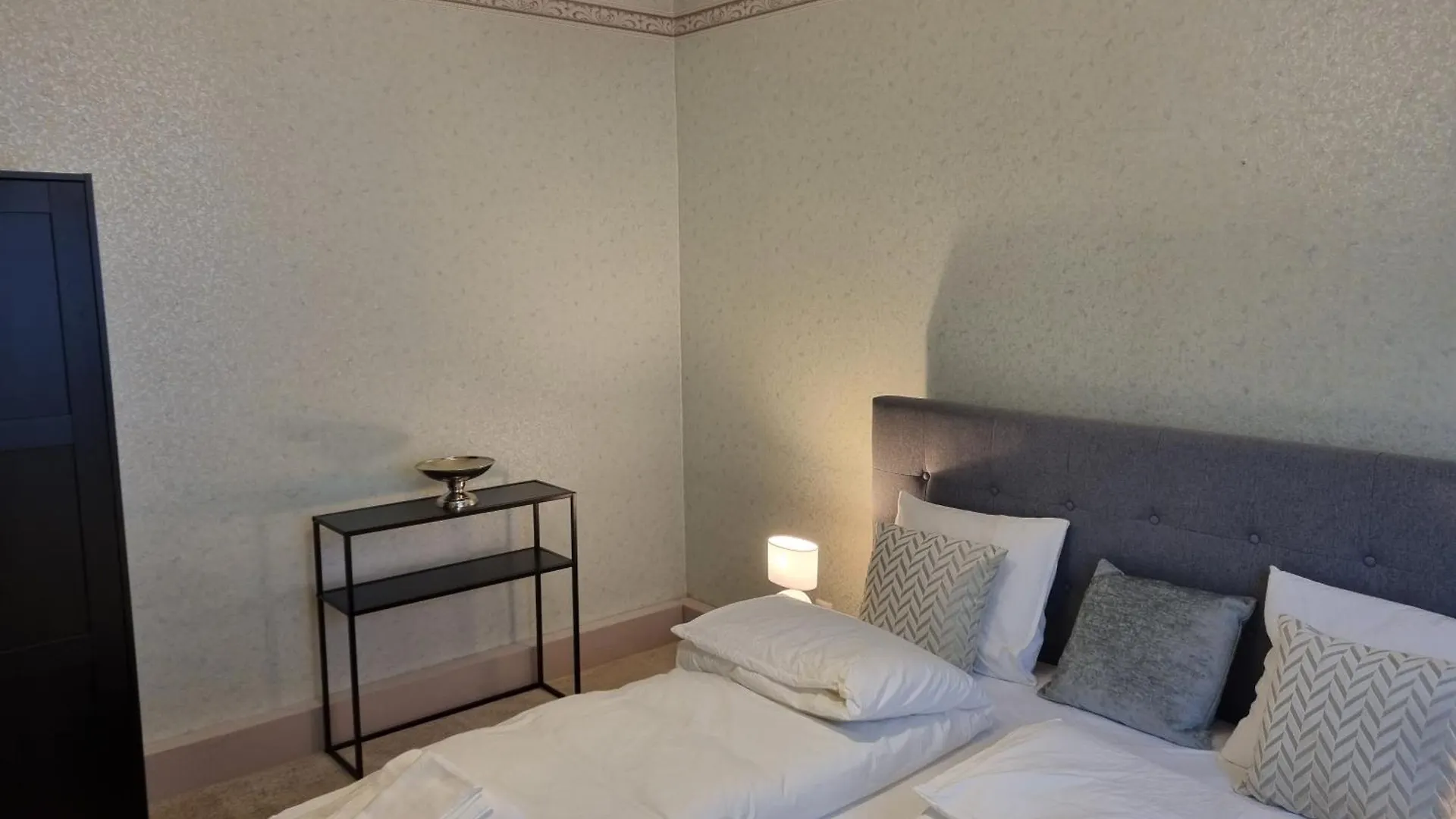 Villa With Private Sauna And Jacuzzi, 8 Min From Schloss Schoebrunn Vienna