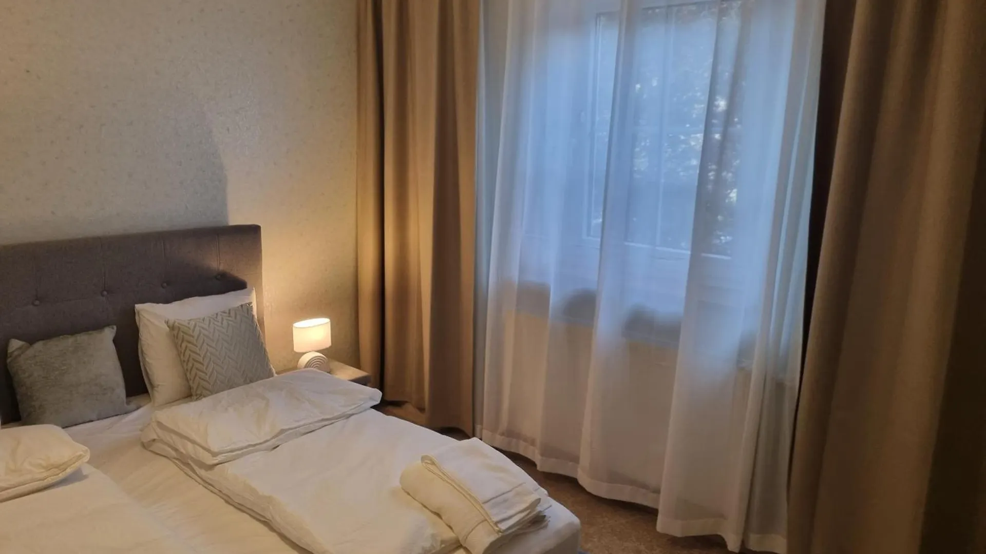 Villa With Private Sauna And Jacuzzi, 8 Min From Schloss Schoebrunn Vídeň