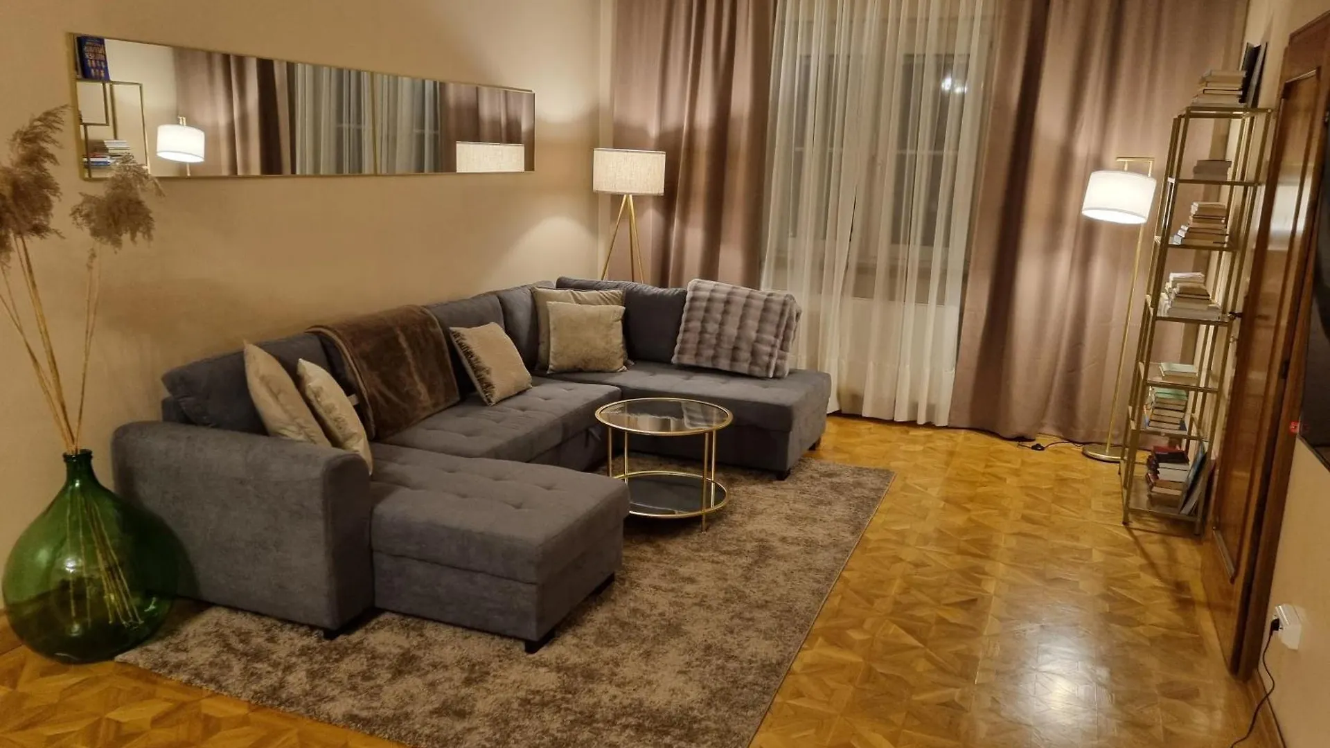 Villa With Private Sauna And Jacuzzi, 8 Min From Schloss Schoebrunn Vídeň