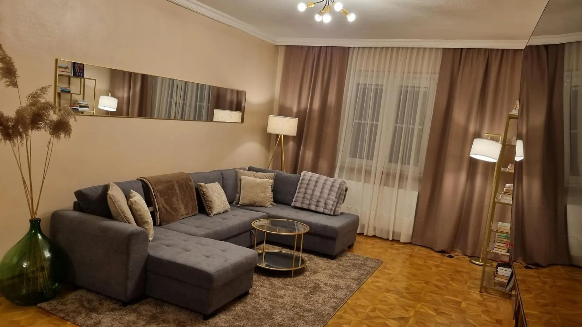 Villa With Private Sauna And Jacuzzi, 8 Min From Schloss Schoebrunn Vienna